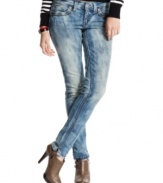 Levi's ups the intensity with a pair of skinny jeans that sport a super-bleached wash and zipper pocket trims.