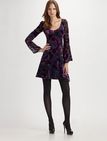This empire-waist design is emblazoned with bold, velvety looking flowers.Scoopneck Long flared sleeves Gathered bodice Empire waist Concealed back zip Back keyhole button closure About 24 from natural waist 82% rayon/18% silk Dry clean Made in USA of imported fabric