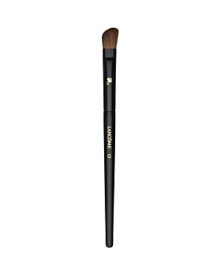 This angled, natural-bristled brush is the ideal partner to all Lancôme eye shadows. Its slightly rounded edges perfectly apply shadow to the crease and corners of the eye.