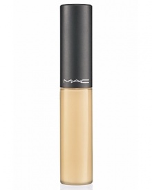 A luxuriously blendable moisturizing concealer in a tube with built-in brush-tipped wand applicator. Goes on exactly where you want it: blends in for a natural satin-smooth ultra-moisturized finish. Layers up for added coverage. Line-softening, skin-perfecting: The Pros' “select” for under-eyes and delicate skin. Wide shade range provides soft, natural camouflage. Use with the 194 Concealer Brush.