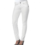 Rock Hamptons vacation style in these low-rise skinnies from Silver Jeans! Sports classic five-pocket design and a super-chic white wash.