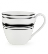 Bold black and white stripes create a crisp, graphic pattern that lends your tabletop a touch of modern sophistication.
