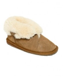 Nights by the fire in pajamas wouldn't be complete without these ultra-plush Talinga shooties by EMU keeping your toes toasty. Soft Austrialian sheepskin and fur cuff make all the difference. Nights by the fire in pajamas wouldn't be complete without these ultra-plush Talinga shooties by EMU keeping your toes toasty. Soft Austrialian sheepskin and fur cuff make all the difference.
