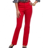These Charter Club jeans feature an of-the-moment colored wash and slimming tummy panel for a flattering fit! Pair it with a printed shirt for an unexpected take on tailored dressing.