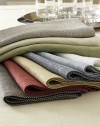 An alternative to formal table linens with a simple yet stunning tonal chevron pattern. Set of 4 Plain hems Mitered corners 15 X 20 Linen Machine wash Imported 