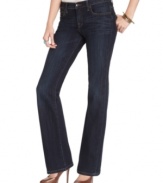 Lucky Brand Jeans presents a style staple: These dark-washed bootcut jeans are versatile and cut to flatter.