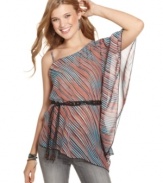 6 Degrees brings on the fashion drama with this chiffon top that sports a waist-nipping woven belt and super voluminous batwing sleeve!