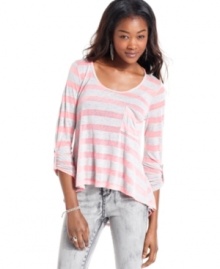Kickback in this high-low top from Eyeshadow! Sports easygoing stripes and a super-relaxed fit. Kickback in this high-low top from Eyeshadow! Sports easygoing stripes and a super-relaxed fit.
