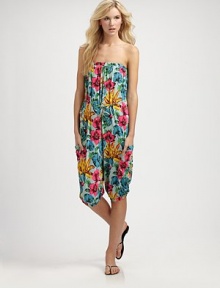 The perfect coverup equipped with a pretty floral print and convenient pockets.Elasticized topRemovable tie beltSlash pockets87% nylon/13% spandexHand washImported