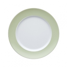 Sophisticated dinnerware with a rim of color to add vibrancy and fun to your dinner table. Easily mix and match pieces with other colors in the collection.