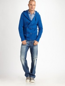Classic fit style in a light blue wash, manually washed and treated to a finish that looks well-worn.Five pocket styleButtonfrontInseam, about 33½CottonMachine washImported