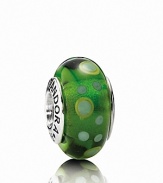A bubbly pattern on murano glass adds an effervescent element to your bracelet. Logo-engraved sterling silver trim displays the PANDORA signature.