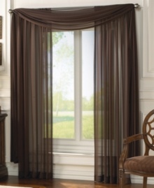 Borrowing its name from graceful steps of ballet dancers, the Glissade scarf window valance presents an equally elegant and flowing design in a light-filtering sheer. This scarf valance finishes the overall look with sophisticated charm.