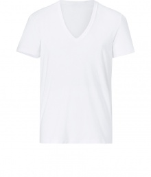 With a cool cut in soft cotton, Closeds V-neck tee is a modern take on this must-have essential style - V-neckline, short sleeves - Slim fit - Wear with a pullover, jeans and lace-ups With a cool cut in soft cotton, Closeds V-neck tee is a modern take on this must-have essential style - V-neckline, short sleeves - Slim fit - Wear with a pullover, jeans and lace-ups