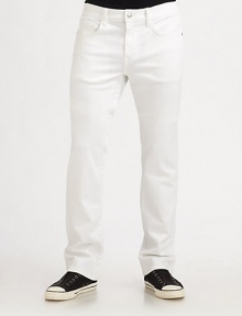 Effortless style and versatility defines this classic fit crafted in a clean wash that dresses up or down with ease.Five-pocket styleInseam, about 3498% cotton/2% elastaneMachine washImported