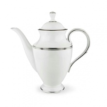 Crafted of Lenox fine bone china accented with 24 karat gold and precious platinum. Dishwasher-safe.