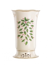 Lenox's popular Holiday pattern - a colorful holly and berry motif - on ivory fine china is the perfect way to add warmth to any gathering. Accented with 24 karat gold. Lenox's popular Holiday pattern - a colorful holly and berry motif - on ivory fine china is the perfect way to add warmth to any gathering. Accented with 24 karat gold.