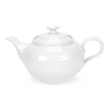 Sophie Conran for Portmeirion glassware is an innovative range of tableware, designed by cook and food writer, Sophie Conran. The range of products have a sense of duality as they are hard-wearing, yet delicate aesthetically. The Sophie Conran for Portmeirion line was created to make life look good and taste better. Available in white, sage, and forget me not blue.