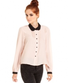 Get spiffy in Ali & Kris' Peter-Pan collar blouse! Colorblock design gives this top undeniable pop power. Get spiffy in Ali & Kris' Peter-Pan collar blouse! Colorblock design gives this top undeniable pop power.