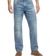 Rough, rugged and ready to jump into your off-the-clock rotation, these light denim jeans from Levi's combine a comfortable relaxed fit and a classic straight leg.