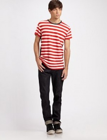 Be ready for weekend fun in this eye-catching, boldly striped tee with contrasting collar.CrewneckCottonMachine washImported