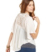 A bohemian-cool crochet-knit back inset brings this batwing sleeve cardigan to life! From Planet Gold.