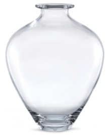 With a versatile style that'll stay fresh, the Hydrangea Beatrix vase by kate spade is a smart, easy update for any space. Bouquets of any color and size pop against clear glass with exaggerated curves. With a versatile style that'll stay fresh, the Hydrangea Beatrix vase by kate spade is a smart, easy update for any space. Bouquets of any color and size pop against clear glass with exaggerated curves.