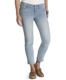 Featured in a light wash and warm-weather-ready length, these capri skinny jeans from Levi's are made for chic relaxation! Featured in a light wash and warm-weather-ready length, these capri skinny jeans from Levi's are made for chic relaxation!