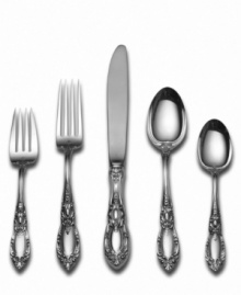 Inspiration for this pattern comes from the shields carried by knights during the Crusades. It is fitting that this highly ornamented place settings collection is named after the most famous crusader of all, Richard, the Lion Hearted.
