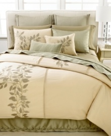 A perfect petal applique design lends a soothing look to the bedroom in this Vitality decorative pillow from Sanctuary by L'erba. Envelope closure. A perfect petal applique design lends a soothing look to the bedroom in this Vitality decorative pillow from Sanctuary by L'erba. Envelope closure.