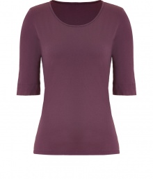 A new casual classic, this versatile organic cotton top from Closed is a must-have staple - Round neck, three-quarter sleeves, slim fit - Pair with skinny jeans or boyfriend shorts and wedge heels