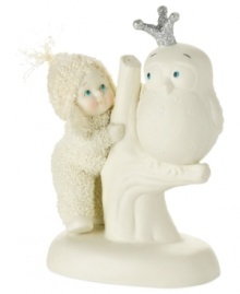 This little one plays frosty dress-up with an unsuspecting owl, creating a fun and lovable Snowbabies figurine from Department 56. This little one plays frosty dress-up with an unsuspecting owl, creating a fun and lovable Snowbabies figurine from Department 56.