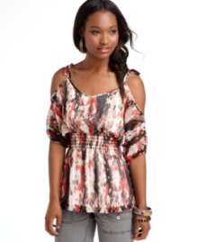 Invigorate your day-to-night style with the bold print and shoulder-flaunting design of this top from Sequin Hearts! Invigorate your day-to-night style with the bold print and shoulder-flaunting design of this top from Sequin Hearts!
