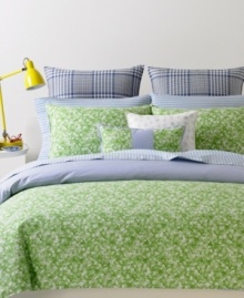 Country chic. Featuring an allover green floral design, this Tommy Hilfiger Hydrangea Petals duvet cover set evokes a traditional feel with a countryside twist. Duvet cover reverses to a blue and white mini-gingham pattern. Button closure.