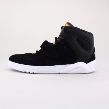 This version of the adidas Originals Roundhouse Mid makes its presence known with bold contrasting colors on a synthetic leather upper with shiny patent details. One part court, one part street, these men's shoes feature lightweight EVA cushioning and TPU ankle support.